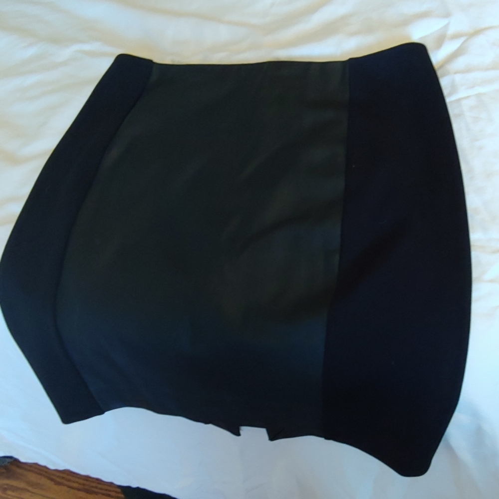 Black faux leather express skirt